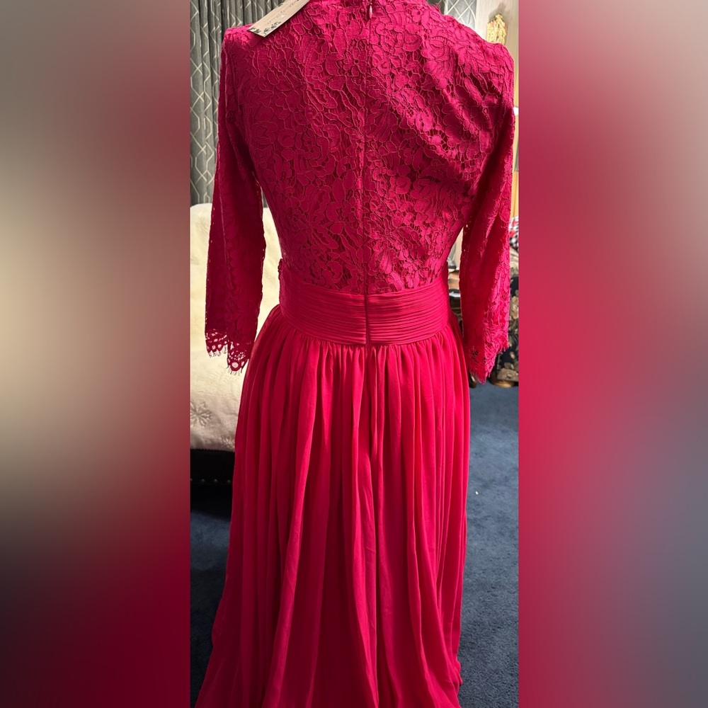 Exquisite English Manor Dress - Picture 5 of 10
